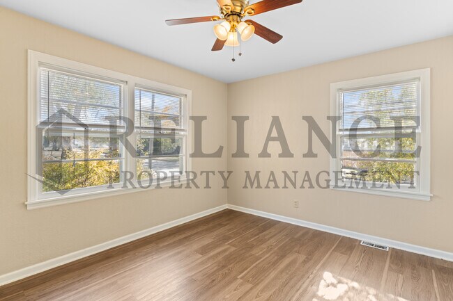 Building Photo - 1701 N Floberta Rd