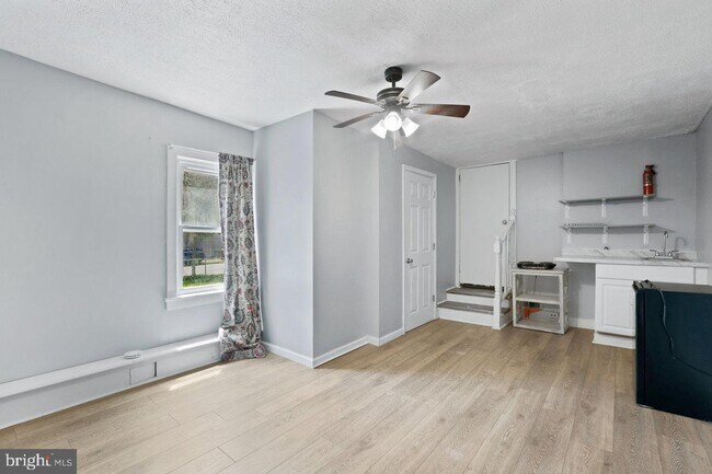 Building Photo - 709 Mulberry St
