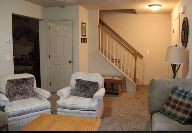 Building Photo - 2 Bedroom Townhome in Elizabethtown!