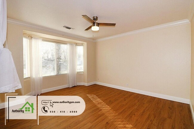 Building Photo - 256 Newport Dr