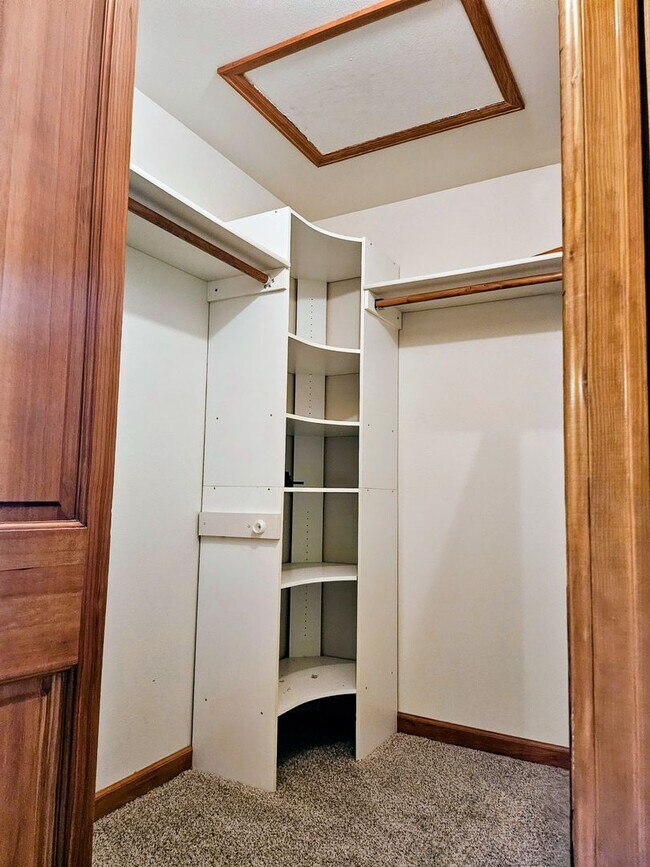 Building Photo - ALL PROSPECTIVE TENANTS MUST SUBMIT A $58 ...