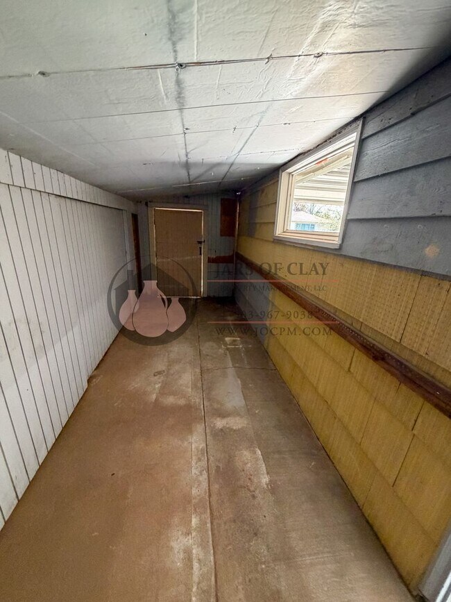 Building Photo - 3BR Single-Level Home in NE Salem | Tons of Storage!