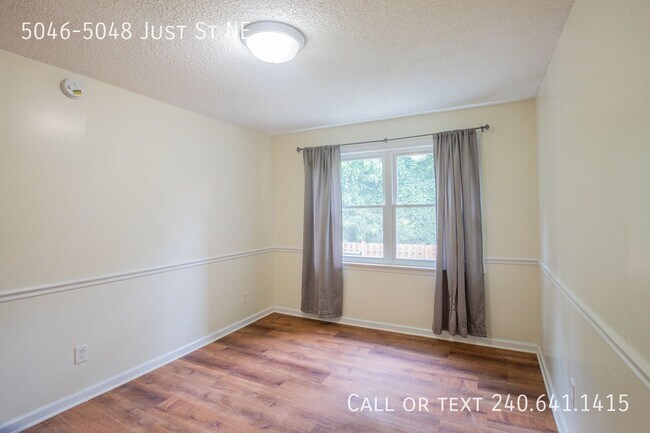 Building Photo - 5046-5048 Just St NE-