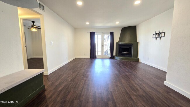 Building Photo - 15402 N 28th St