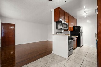 Building Photo - 956 Wilcox Ave, Los Angeles