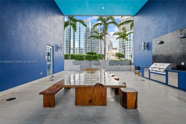 Building Photo - 1300 Brickell Bay Dr