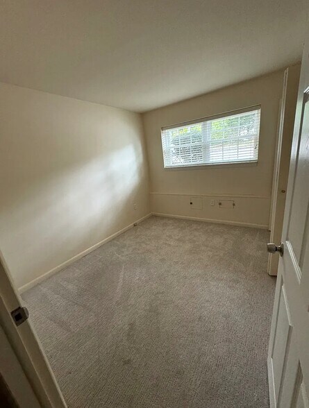 Bed 3 - 428 Montemar Ave