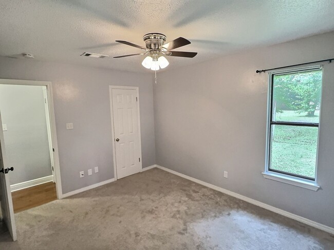 Building Photo - Spacious 4 bedroom home in Ocean Springs!
