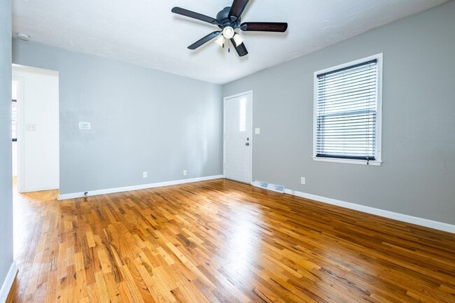 Building Photo - Charming 2BD/1BA House!!!!