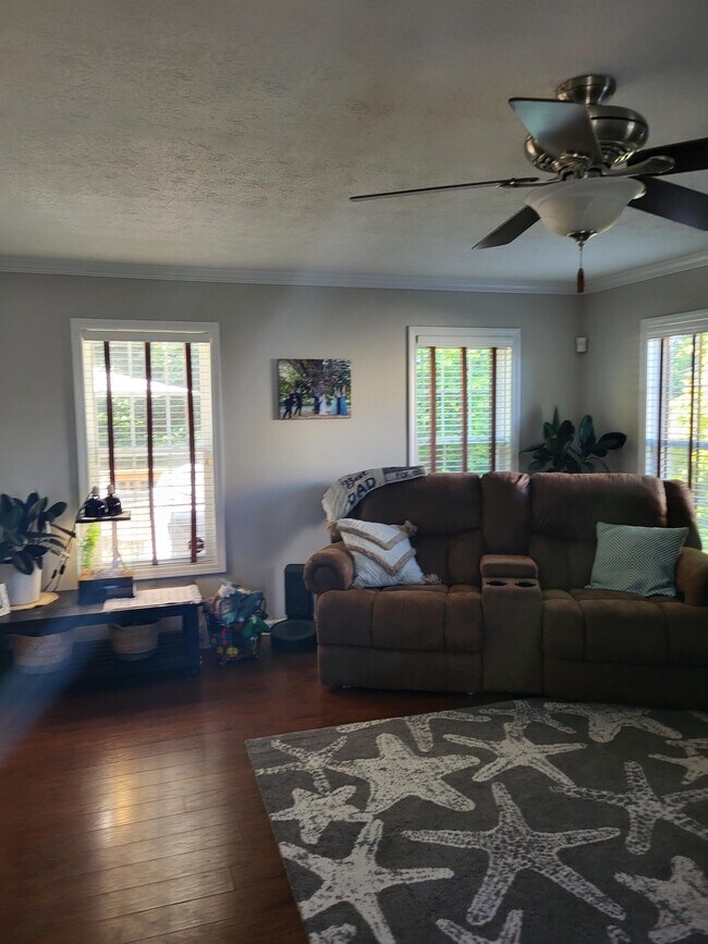 Building Photo - 220 Newport Drive