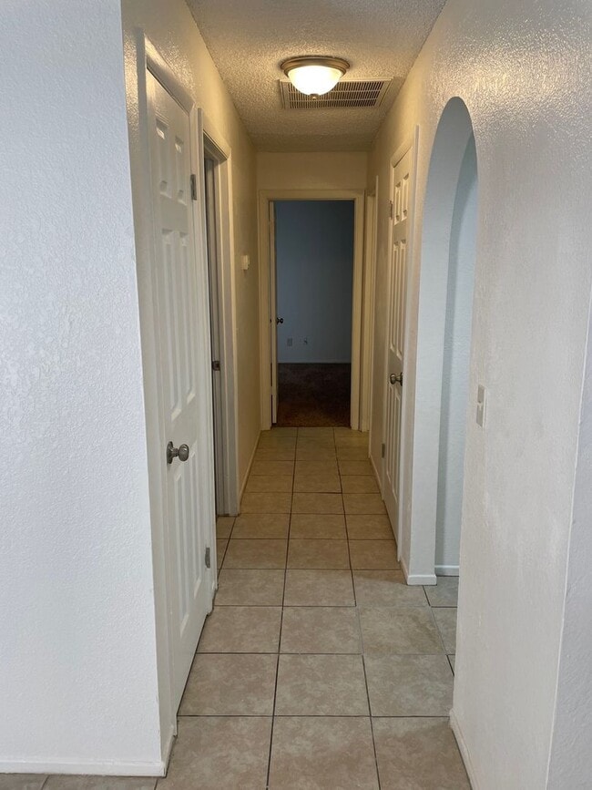 Building Photo - 2 Bedroom 1 Bath COMPLETELY REMODELED!