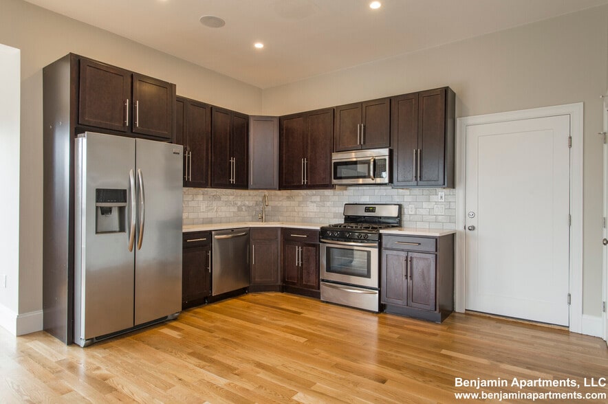Building Photo - 339 D St