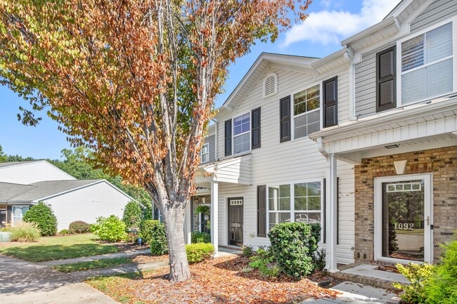 Building Photo - **Charming 2/2.5 Burlington Townhome**