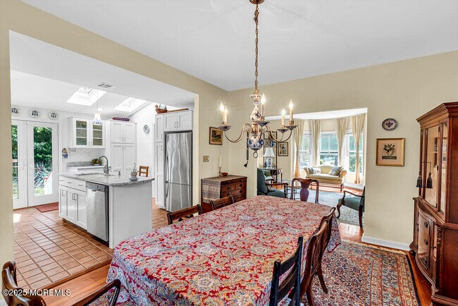 Building Photo - 600 St Clair Ave