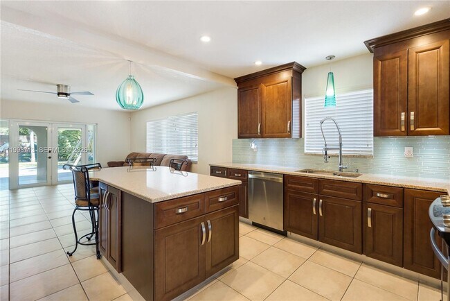 Building Photo - 1333 SW 16th St