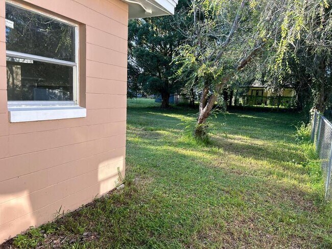 Building Photo - 4246 Minoso St