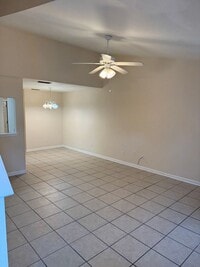 Building Photo - 3/2 Townhouse Available for Immediate Occu...