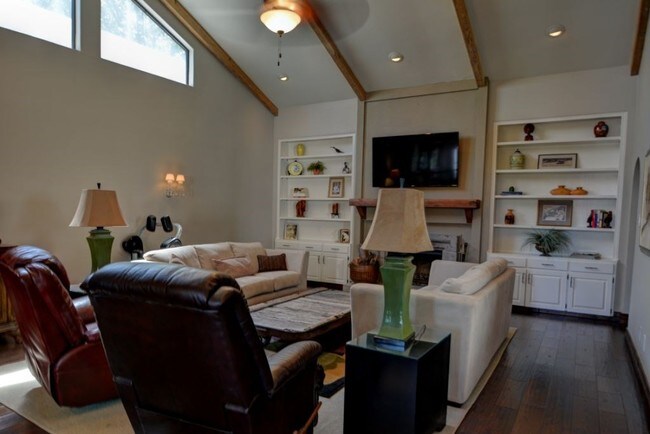 Building Photo - 2629 Calle Del Roble