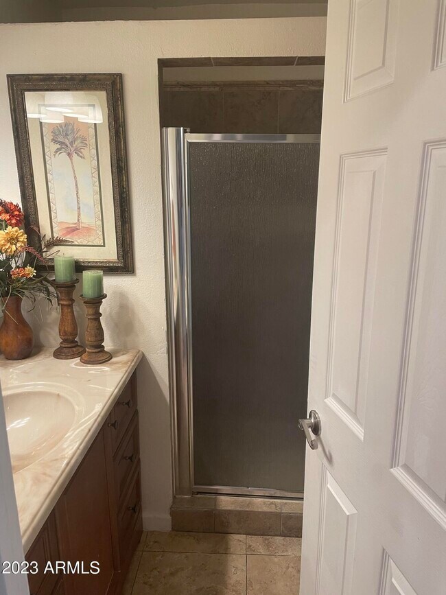 Building Photo - 1308 E Monroe St