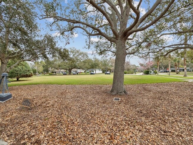 Building Photo - 605 Gardenia St