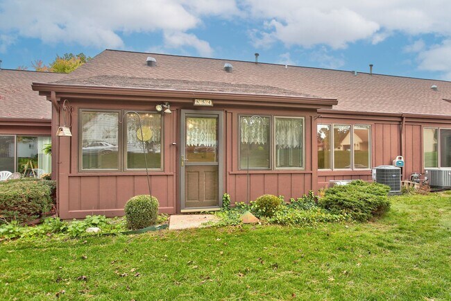 Building Photo - 2 Bedroom Condo On Holland's South Side