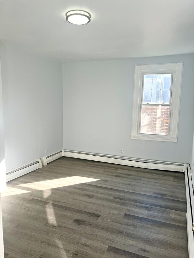 Building Photo - 705 22nd St