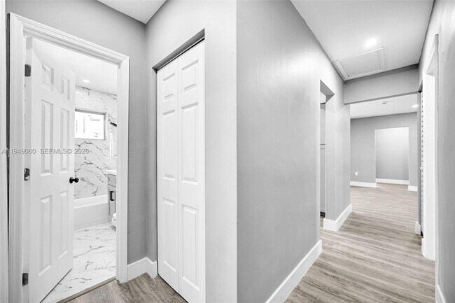 Building Photo - 645 NE 149th St