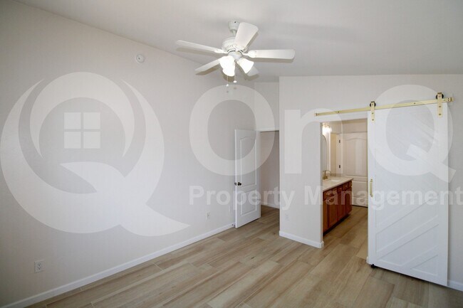 Building Photo - 2353 E Calle Sierra Del Manantial