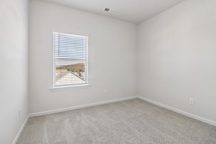 Building Photo - 708 Shetland Trl