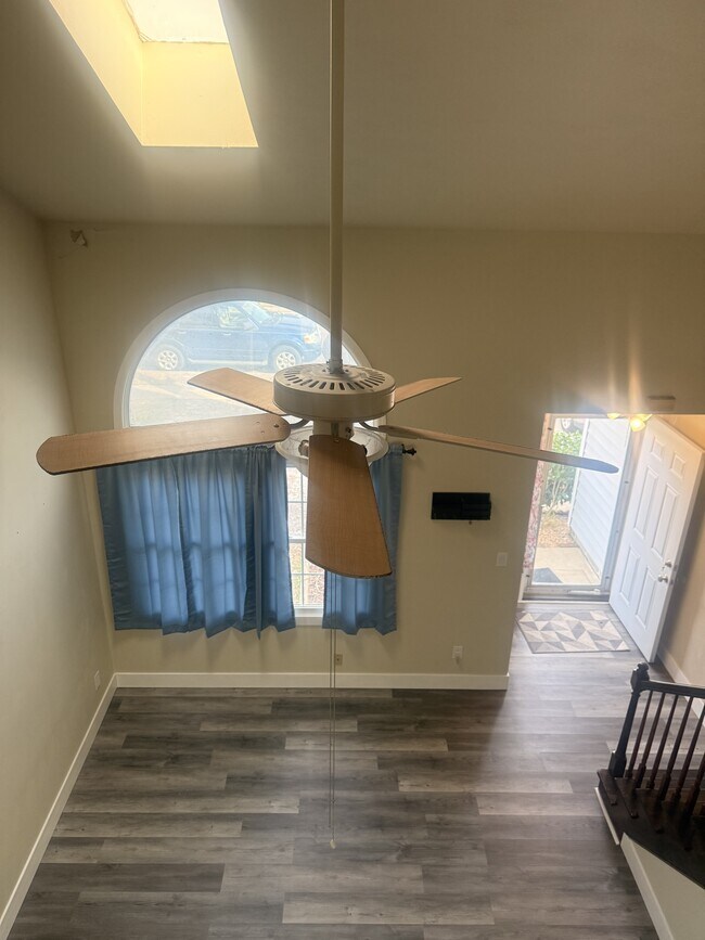 Building Photo - 1949 Arlington Arch Dr