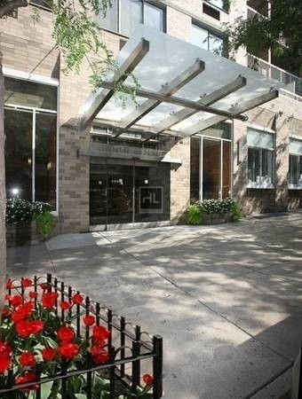 Building Photo - No Fee The Pinnacle of Upper West Side Liv...