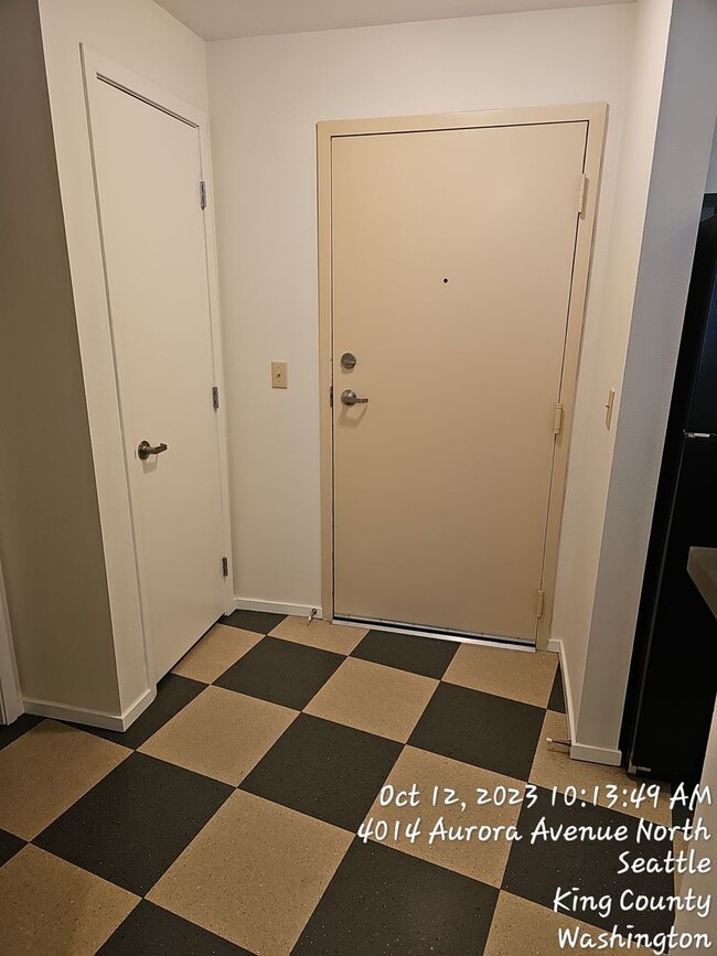 Building Photo - Cobrizo Condominium - $1695.00 1 bedroom, ...