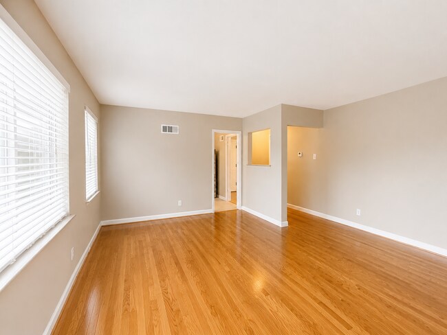 Building Photo - Nagel Avenue Apartments