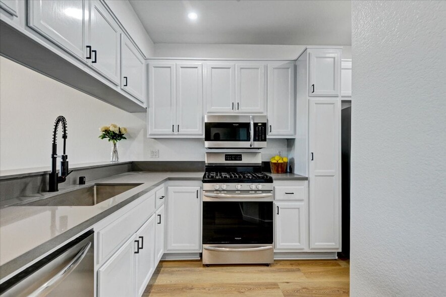 Building Photo - 555 Maine Ave