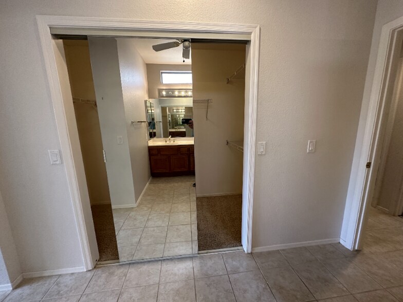 Building Photo - 3032 Hidden Treasure Dr