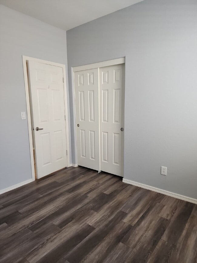 Building Photo - "Charming Anthem Retreat: 3-Bed, 2-Bath Ge...