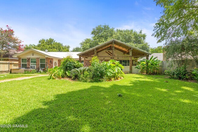 Building Photo - 140 Orangewood Dr