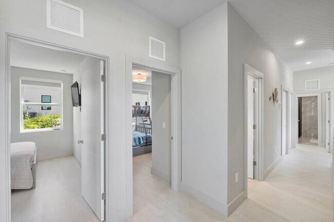 Building Photo - 99 Seaside Ave