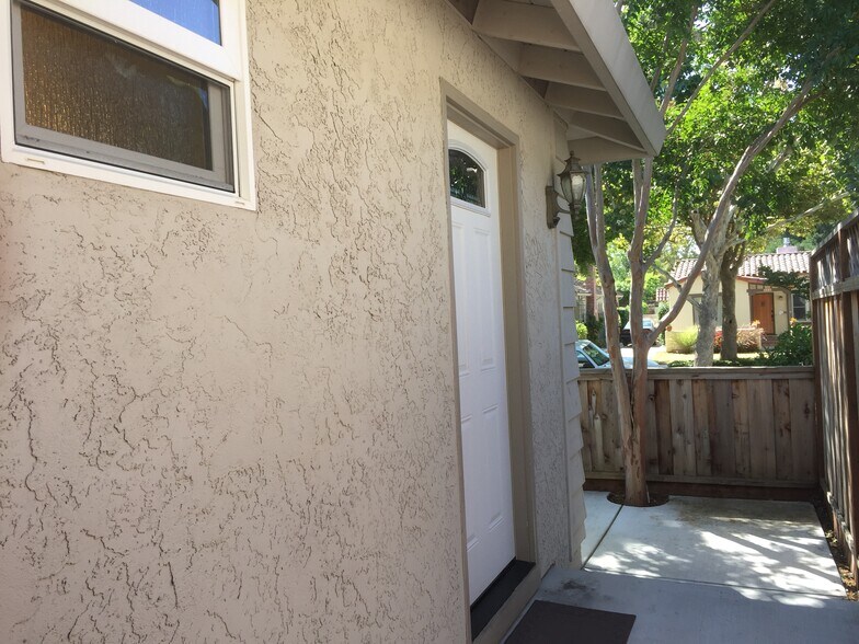 Building Photo - 859 Jansen Ave