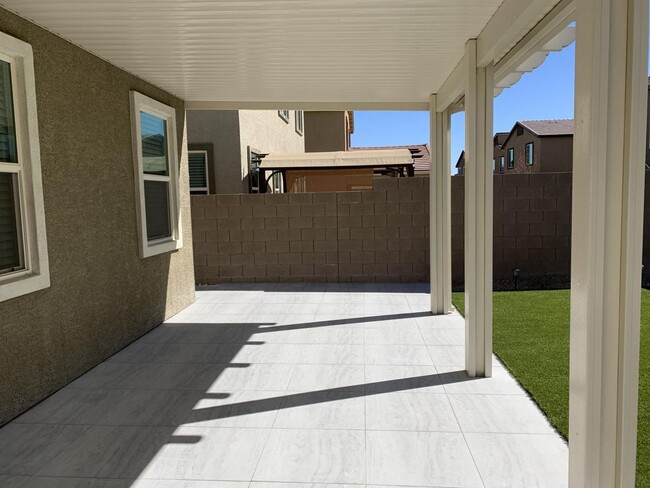 Building Photo - Beautiful 5 bedroom home