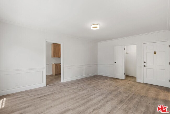 Primary Photo - 308 S Reeves Dr