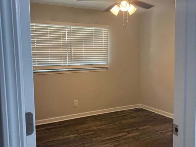 Building Photo - 5090 Sycamore Dr