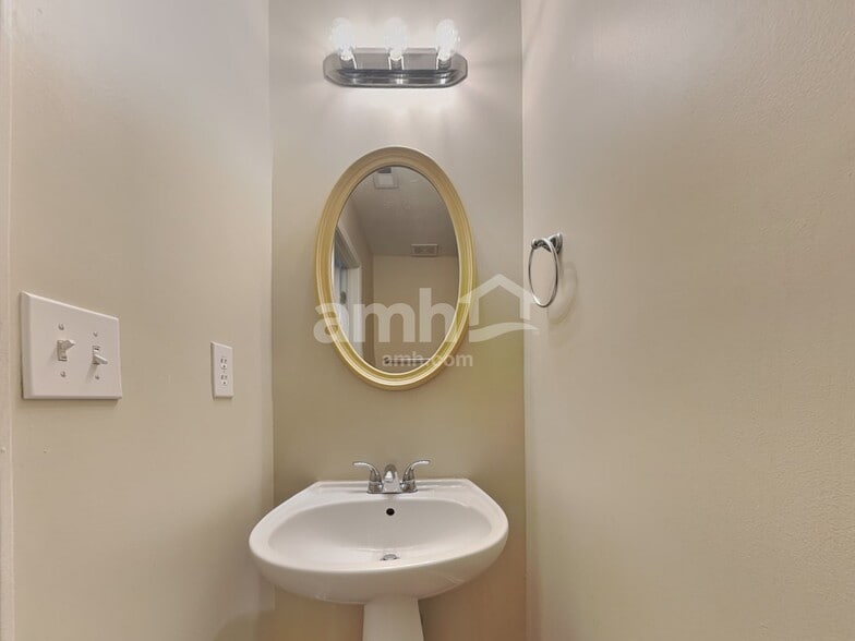 Building Photo - 3052 Lake Park Trail