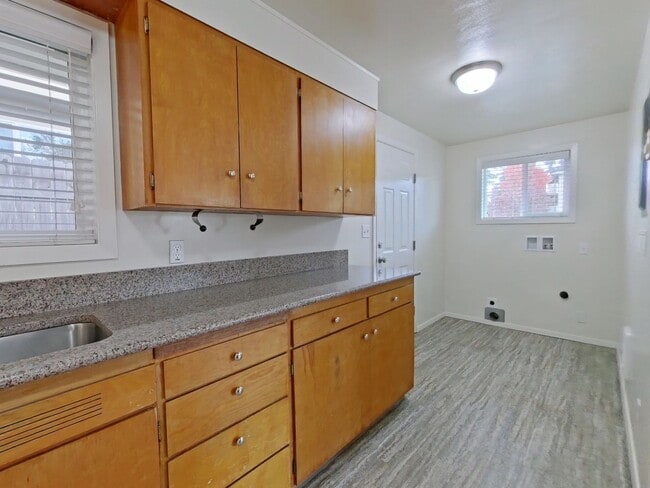 Building Photo - FALL SPECIAL ~ $735 OFF FIRST MONTH RENT