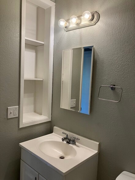 Building Photo - 945 40th St