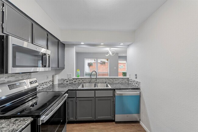 Building Photo - 6738 Eastridge Dr