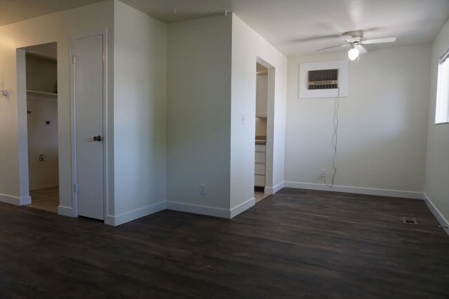 Building Photo - 8287 Ivy Dr