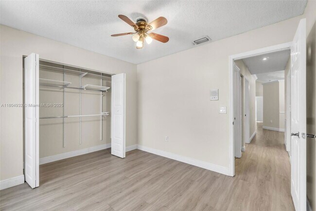 Building Photo - 14761 SW 156th Ave