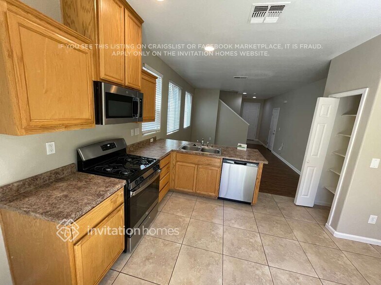 Building Photo - 8898 Great Rock Cir
