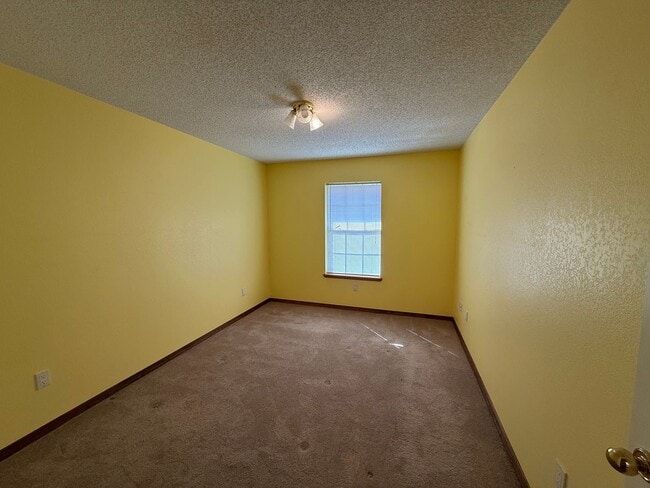 Building Photo - Beautiful 3 Bedroom Home Located in the Zia School District